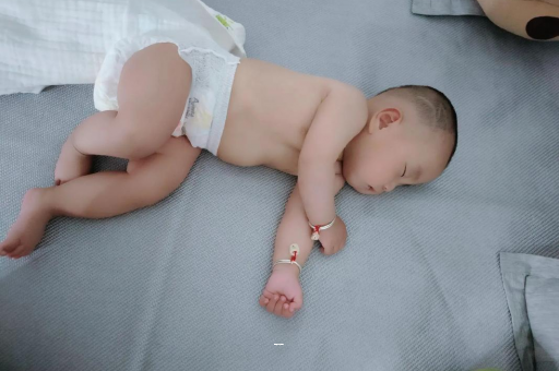 赵县宝宝突然很多眼屎